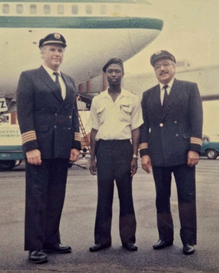 Tripulación de Aerolíneas Argentinas operando en Nigeria tras ser despedidos durante la huelga de julio de 1986 (Eduardo Macadam)