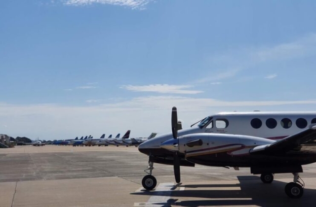 Beechcraft B200 LV-AXO en AEP (Fernando Guidi)