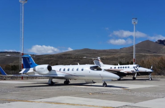 Beechcraft B200 LV-AXO y Learjet 31A LV-BDM (Fernando Guidi)