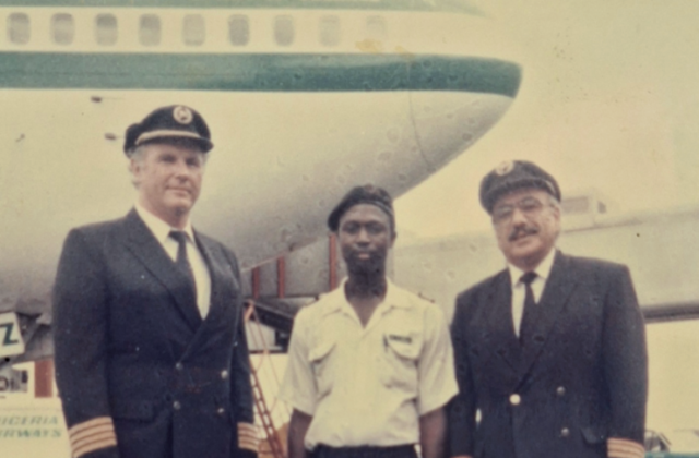 Tripulación de Aerolíneas Argentinas operando en Nigeria tras ser despedidos durante la huelga de julio de 1986 (Eduardo Macadam)